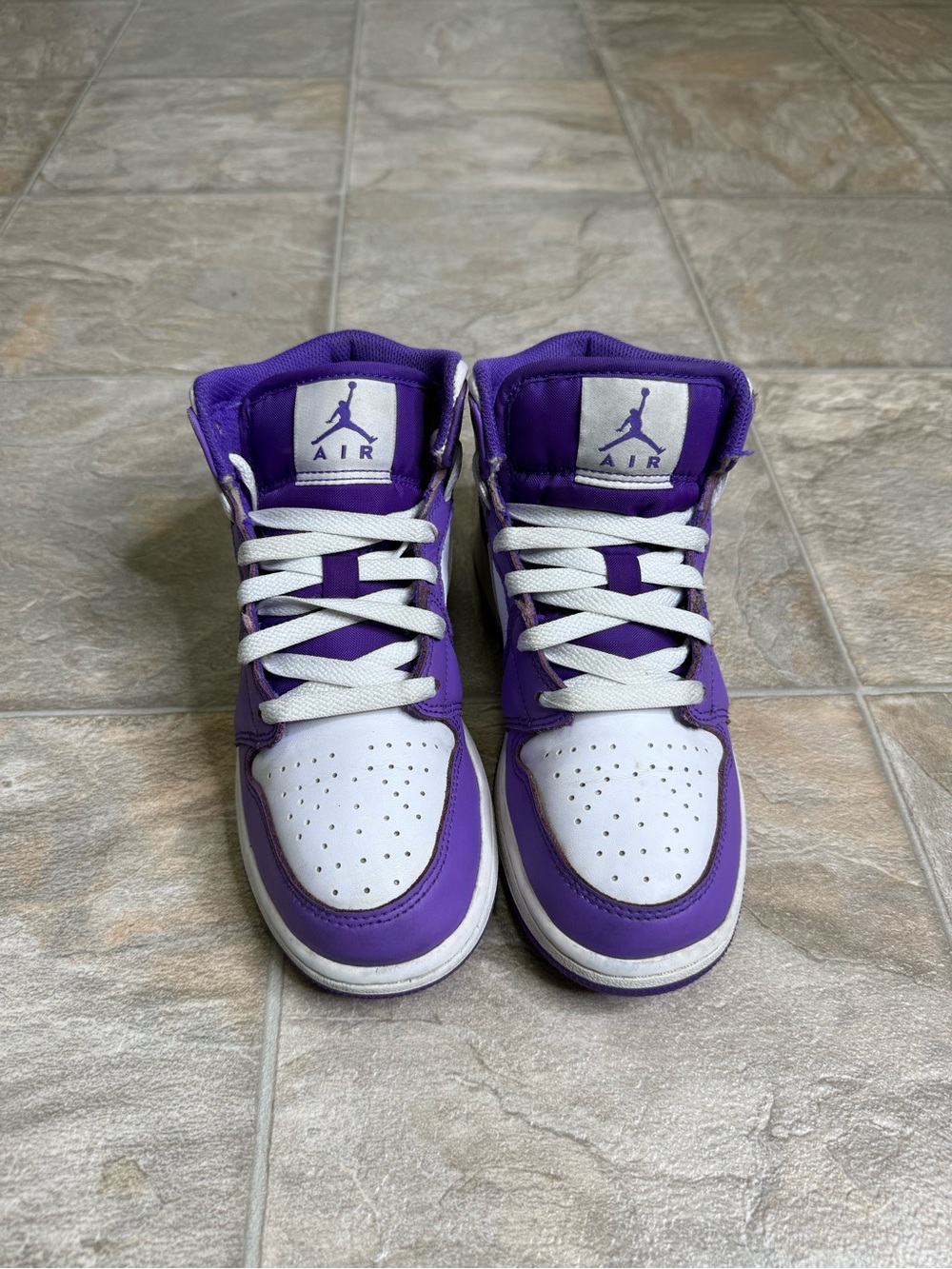 Air Jordan 1 Mid Purple Venom GS Shoe Size 3.5Y Purple DQ8423-511 Preowned